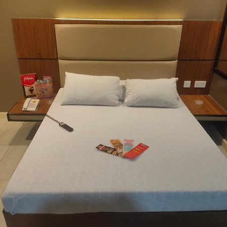 Hotel Sogo Macapagal Paranaque City Buitenkant foto
