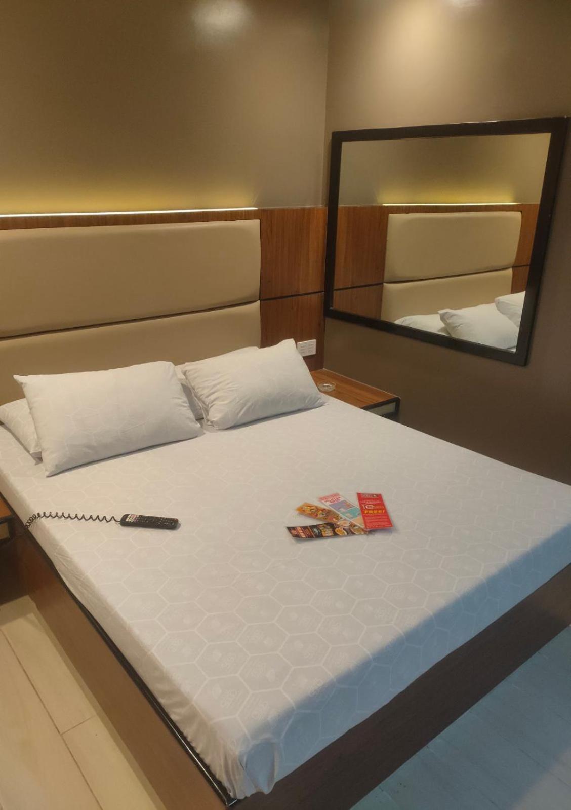 Hotel Sogo Macapagal Paranaque City Buitenkant foto